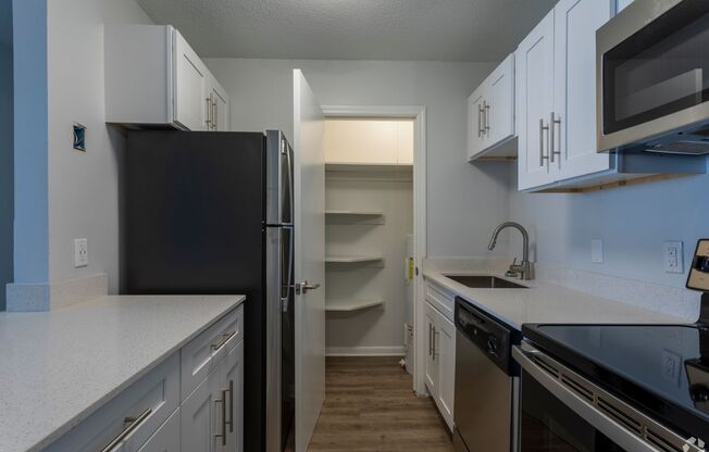 2 beds, 2 baths, 950 sqft, $1,100