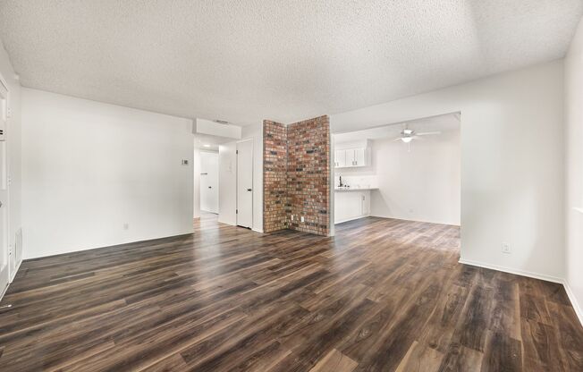 2 beds, 1 bath, 905 sqft, $1,470, Unit 18