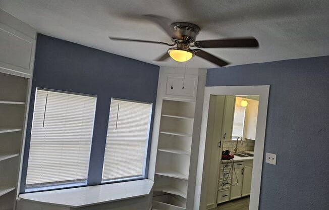 2 beds, 1 bath, $1,200