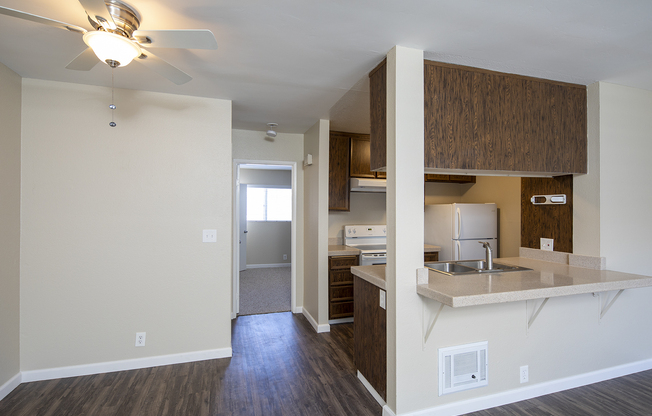 Beautiful 1b/1ba Top Floor End Unit in Normal Heights with Parking!