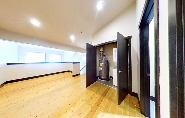 Studio, 1.5 baths, 849 sqft, $1,645, Unit 950-206