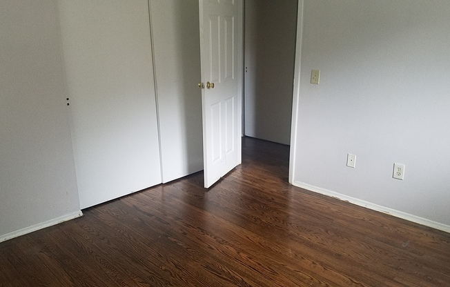 2 beds, 1 bath, 1,025 sqft, $1,250, Unit 138-06 Woodhill