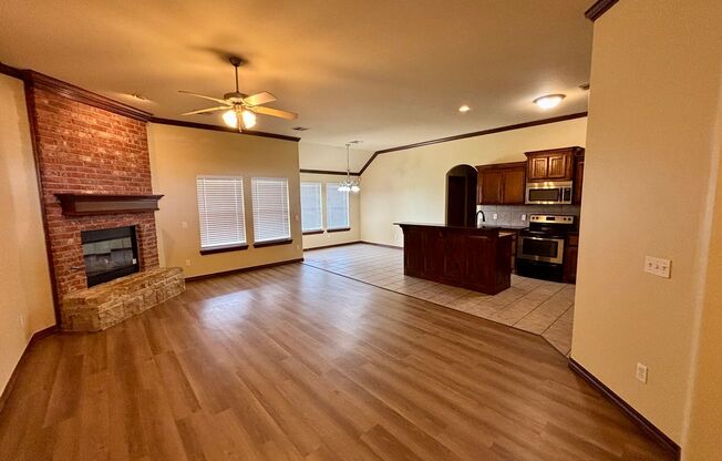 Charming 4 Bed 2 Bath in Yukon