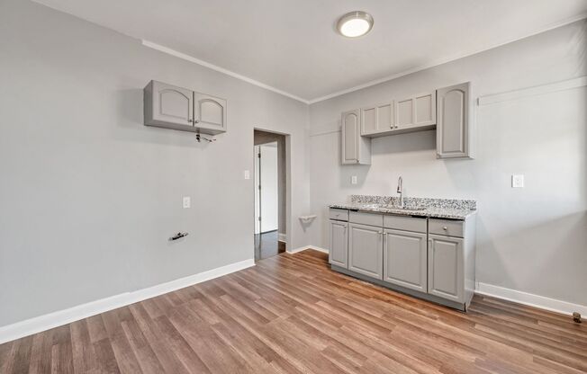 2 beds, 1 bath, 1,000 sqft, $1,295, Unit 2417-3