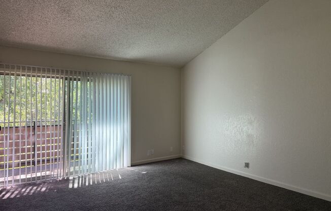 2 beds, 1 bath, 1,015 sqft, $1,820, Unit 082