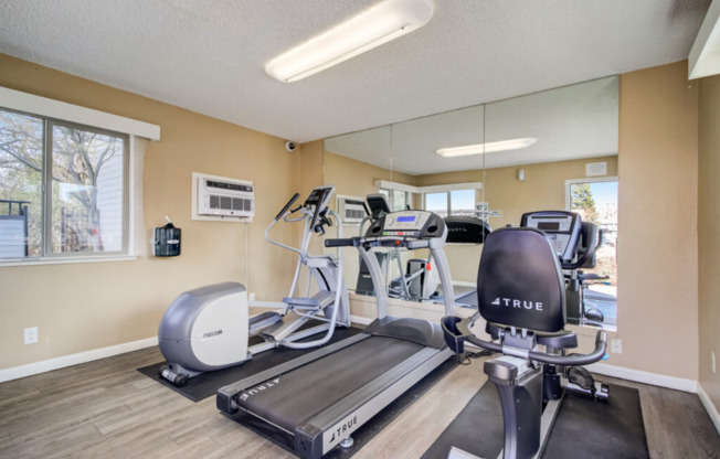 2 beds, 1 bath, 1,015 sqft, $1,795, Unit 052