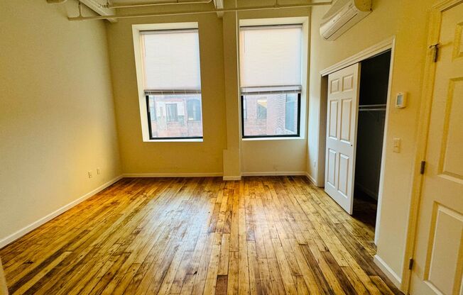 Studio, 1 bath, 450 sqft, $1,375, Unit 201