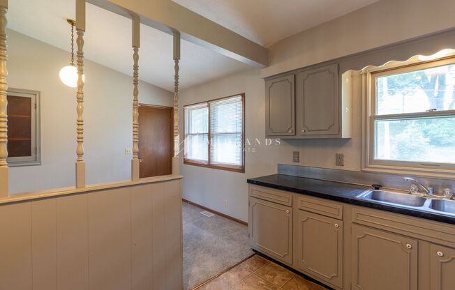 3 beds, 1.5 baths, $1,550, Unit Home