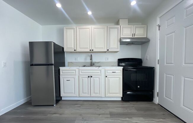 Studio, 1 bath, 348 sqft, $1,495, Unit 38