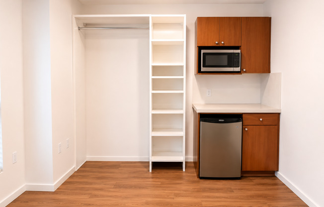 Studio, 1 bath, 175 sqft, $999, Unit 5304