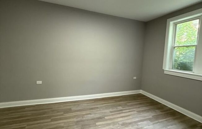 Charming Apartments in Rogers Park!