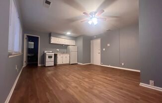 Studio, 1 bath, 300 sqft, $795, Unit 6