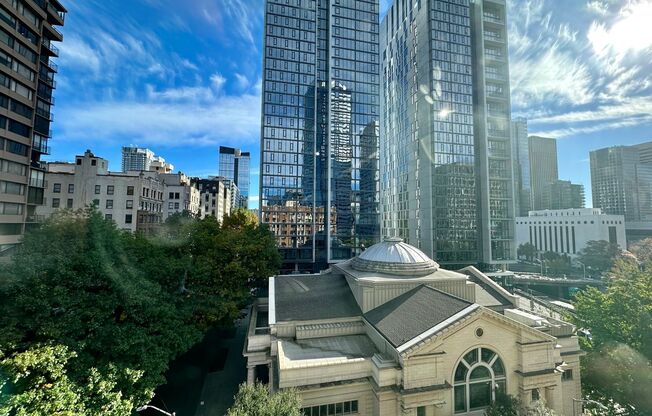 1 bed, 1 bath, 696 sqft, $1,750, Unit 0809