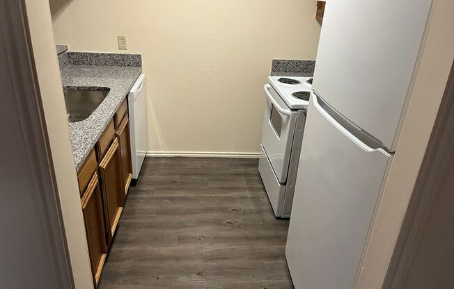 2 beds, 2 baths, 810 sqft, $975, Unit 707