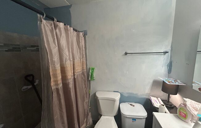 1 bed, 1 bath, $995, Unit 142