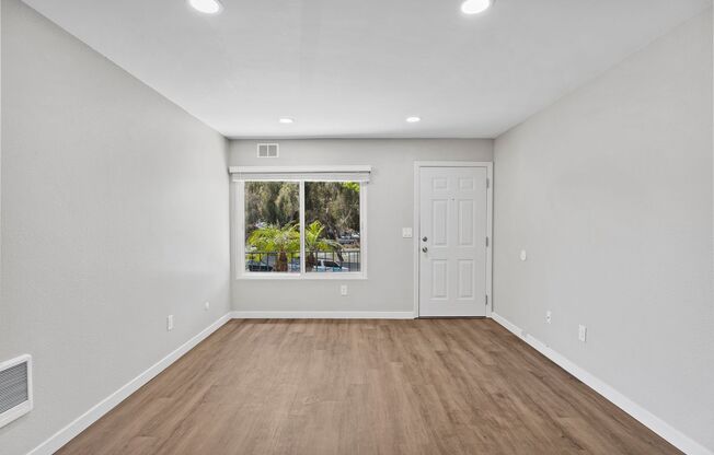 2 beds, 1 bath, 760 sqft, $2,699, Unit 40-213