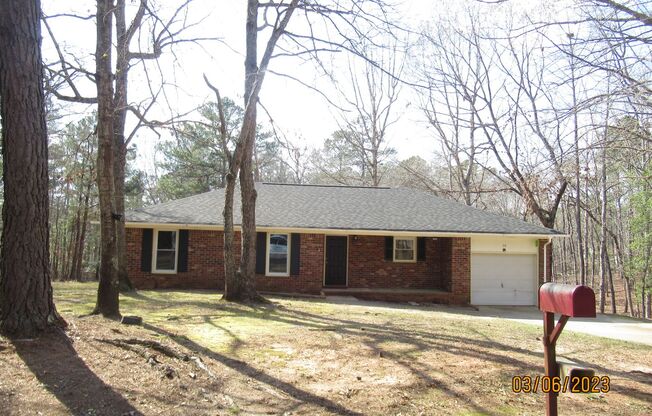 Close to Shaw AFB-3 bed/2 bath on wooded lot