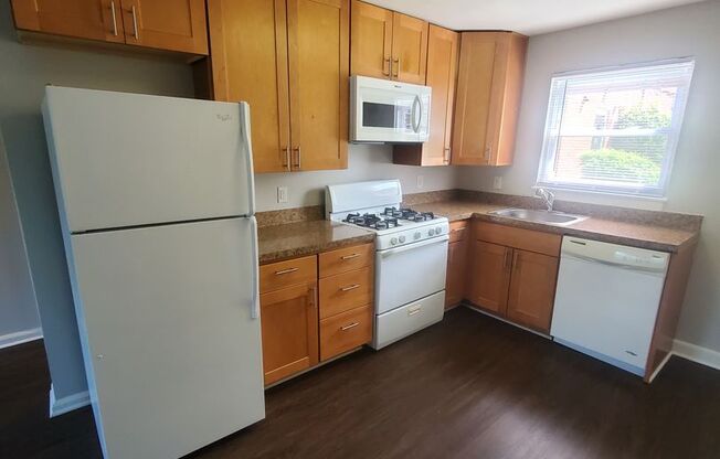 2 beds, 1 bath, 756 sqft, $1,955, Unit 212B