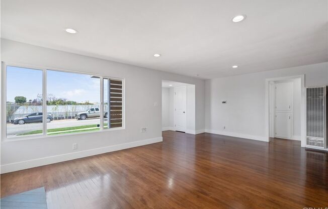 Beautiful Front House in desirable Los Angeles neighborhood