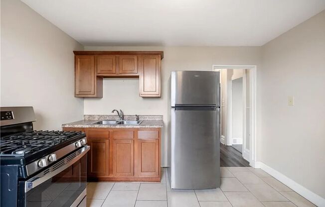 4 beds, 1 bath, $1,595, Unit Unit #2