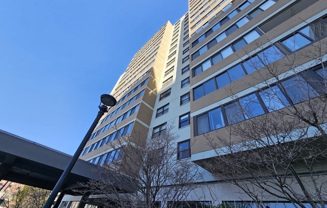 1 bed, 1 bath, 802 sqft, $3,150, Unit 10J