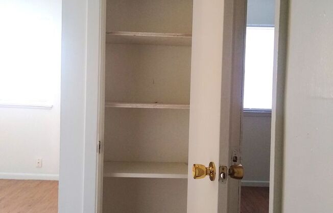 2 beds, 1 bath, 675 sqft, $650, Unit 440 Arter-Unit 13
