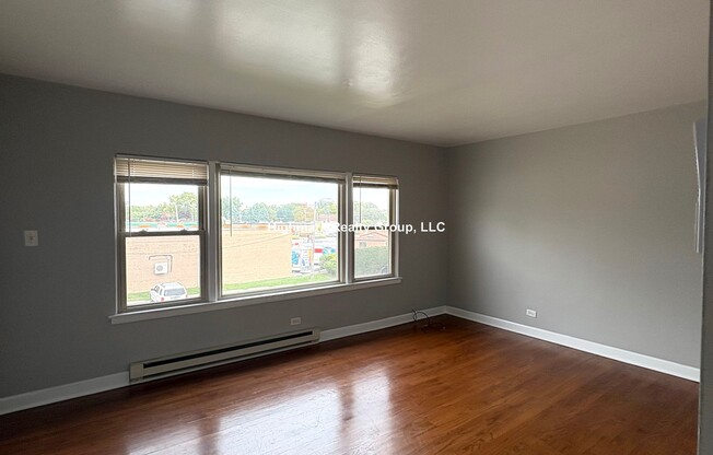 7630 1/2 N Milwaukee Ave