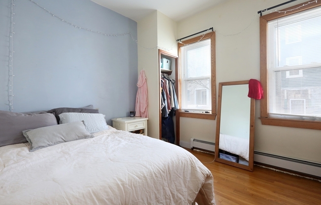 281 E   St