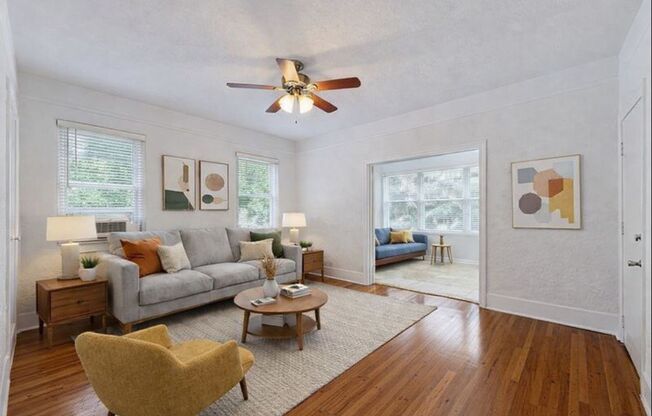*Rare* Renovated 2 Bedroom 1 Free Parking Space Located Steps from Lake Eola, Downtown Orlando