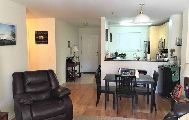 2 beds, 2 baths, $2,600, Unit UNIT 28