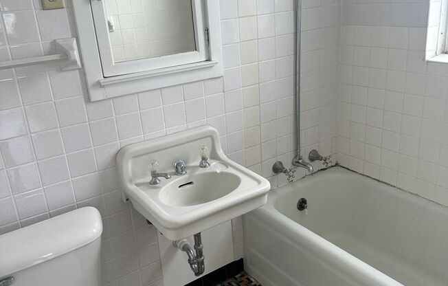 Studio, 1 bath, 600 sqft, $765, Unit 603