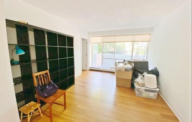 3 beds, 1 bath, 868 sqft, $4,359, Unit 207
