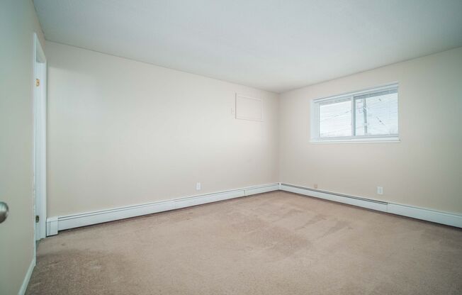 2 beds, 1.5 baths, 950 sqft, $1,170, Unit F-4