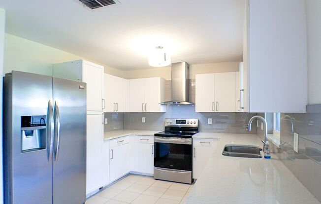 Fantastic 3-bedroom, 2-bath home Fully renovated in Fort Myers