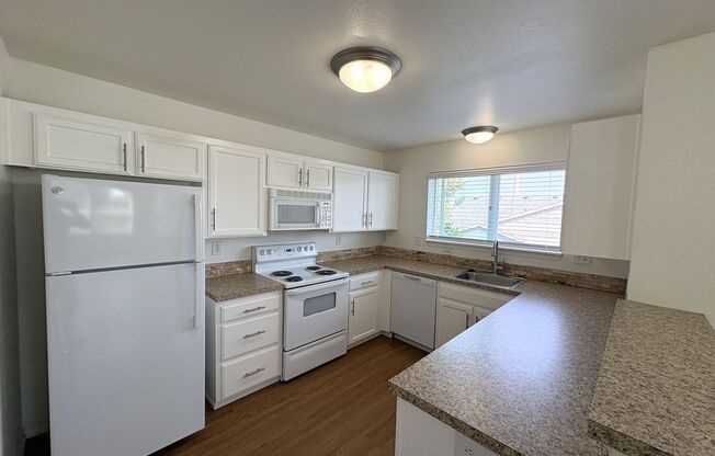 3 beds, 2 baths, 1,193 sqft, $1,900, Unit 354-3006