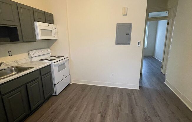 1 bed, 1 bath, 600 sqft, $900, Unit Unit 3