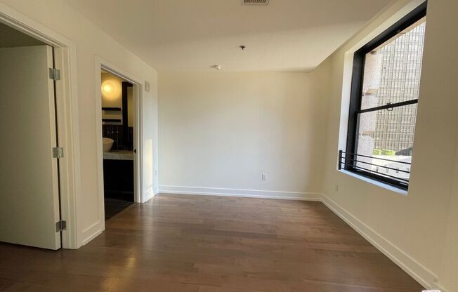 1 bed, 1 bath, 805 sqft, $2,998, Unit 607