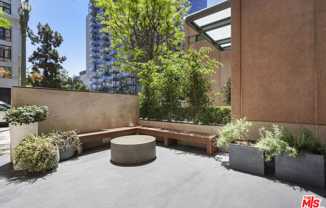 1 bed, 1 bath, 930 sqft, $3,000, Unit 813