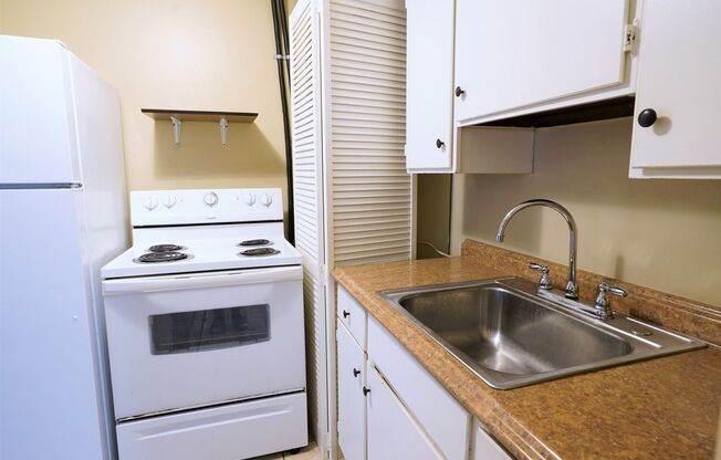 1 bed, 1 bath, $895, Unit 3449 Evergreen apt 8