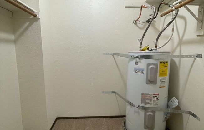 2 beds, 1 bath, 950 sqft, $2,095, Unit 19