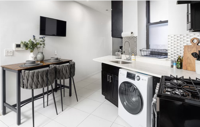 21 W 106 ST