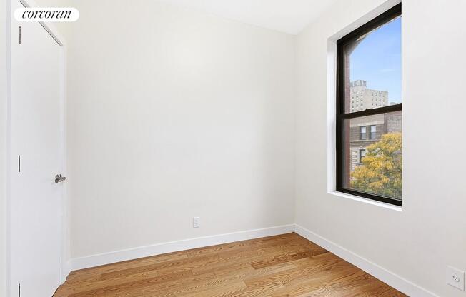 505 W 122 ST
