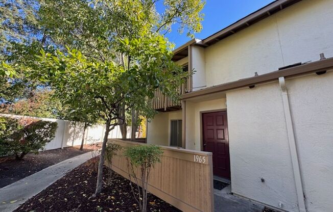 Beautiful updated 2 bedroom condo in Sunset Park now available for move in!