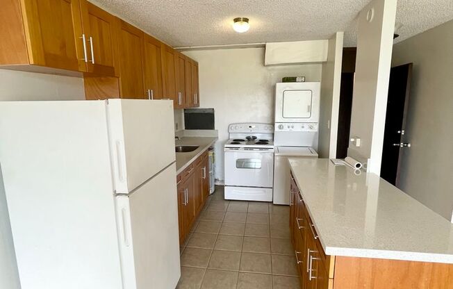 Spacious 1 bed, 1 bath, 1 parking Condo with a huge-covered lanai located in Wahiawa!