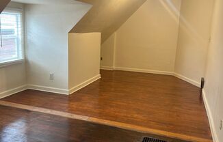 2 beds, 1 bath, $925, Unit 531 W Bonneville St, Unit A (Up)