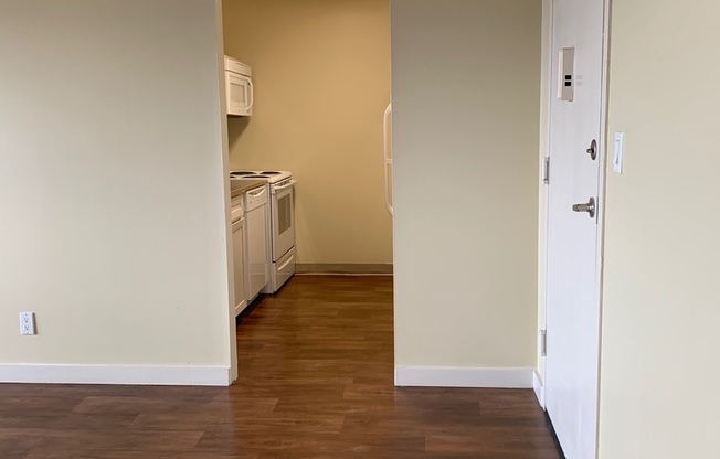 2 beds, 1 bath, 900 sqft, $1,461, Unit 512