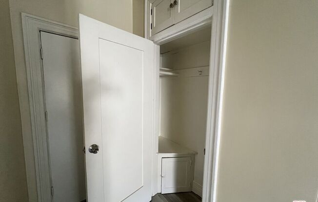 Studio, 1 bath, 450 sqft, $1,350, Unit 208