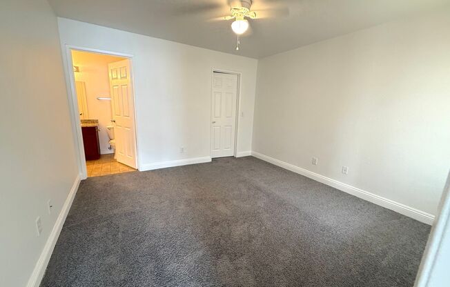 2 beds, 2 baths, $1,050, Unit UNIT 2039