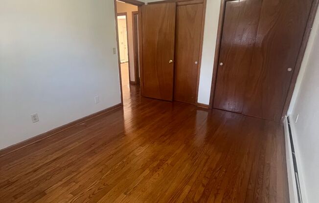 2 beds, 1 bath, 903 sqft, $1,290, Unit D-2