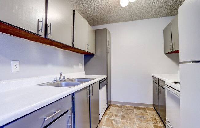 2 beds, 1 bath, 836 sqft, $1,495, Unit 37